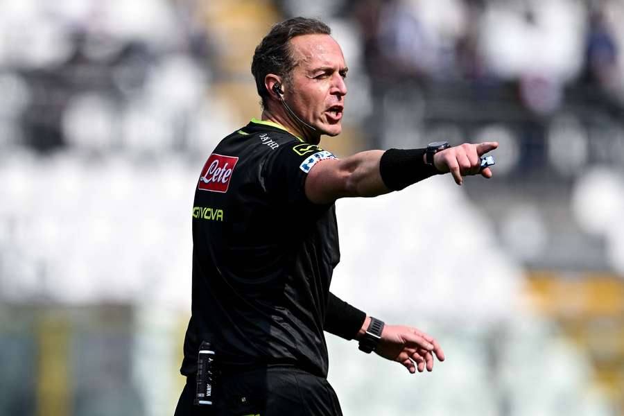 Luca Pairetto, árbitro italiano de 42 anos Luca Pairetto, árbitro italiano de 42 anos