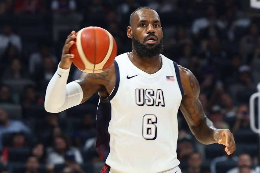 LeBron lidera la clasificación a sus 39 años