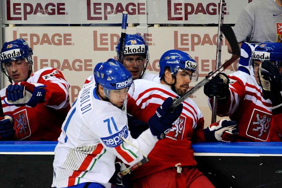 V roce 2008 hráli za národní tým Tomáš Rolinek, Tomáš Kaberle, Patrik Eliáš, Marek Židlický či Martin Erat. V roce 2008 hráli za národní tým Tomáš Rolinek, Tomáš Kaberle, Patrik Eliáš, Marek Židlický či Martin Erat.