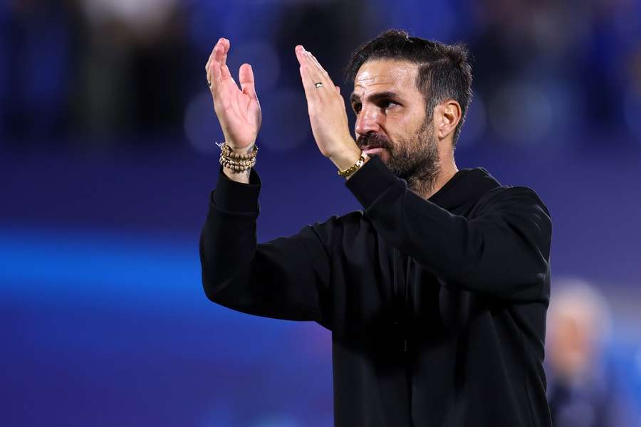 Como head coach Cesc Fabregas. Como head coach Cesc Fabregas.