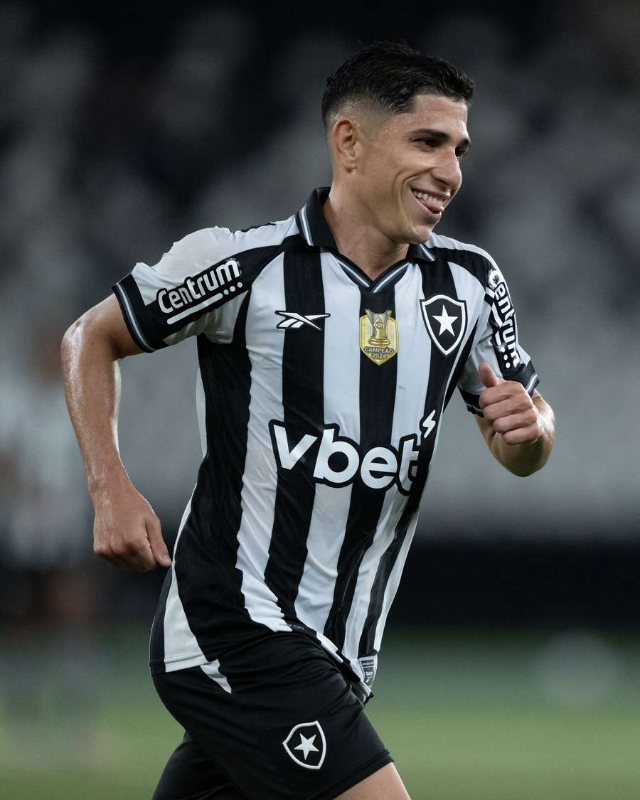 Savarino fez um lindo gol na vitória do Botafogo sobre o Bragantino Savarino fez um lindo gol na vitória do Botafogo sobre o Bragantino