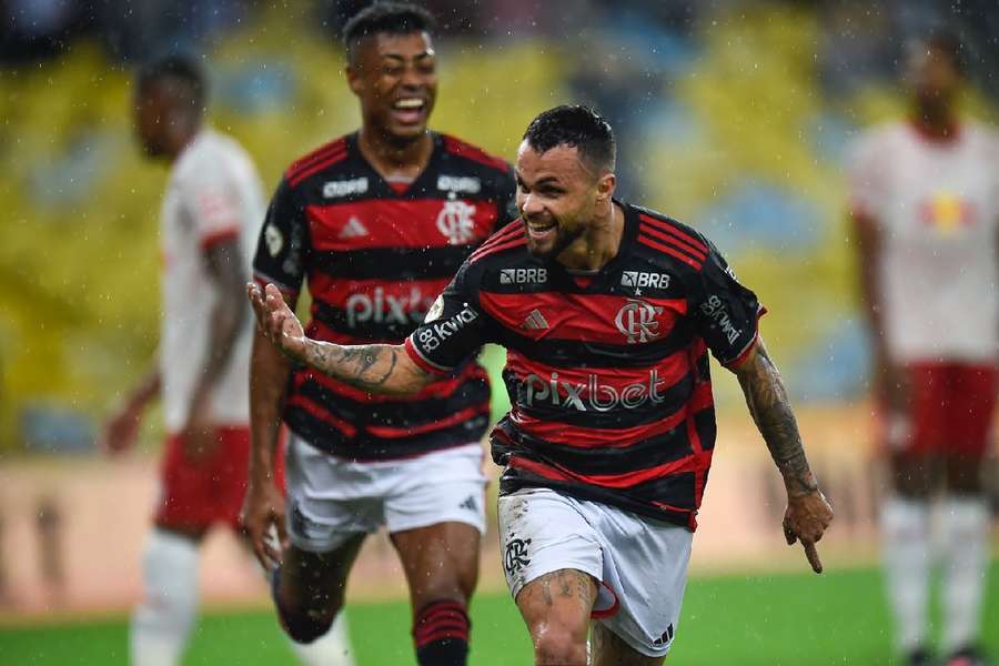 Michael voltou a festejar com a camisola do Flamengo