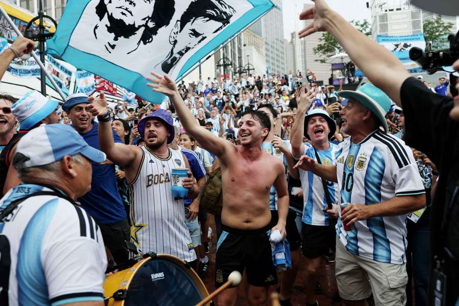 Adeptos da Argentina no apoio à equipa Adeptos da Argentina no apoio à equipa