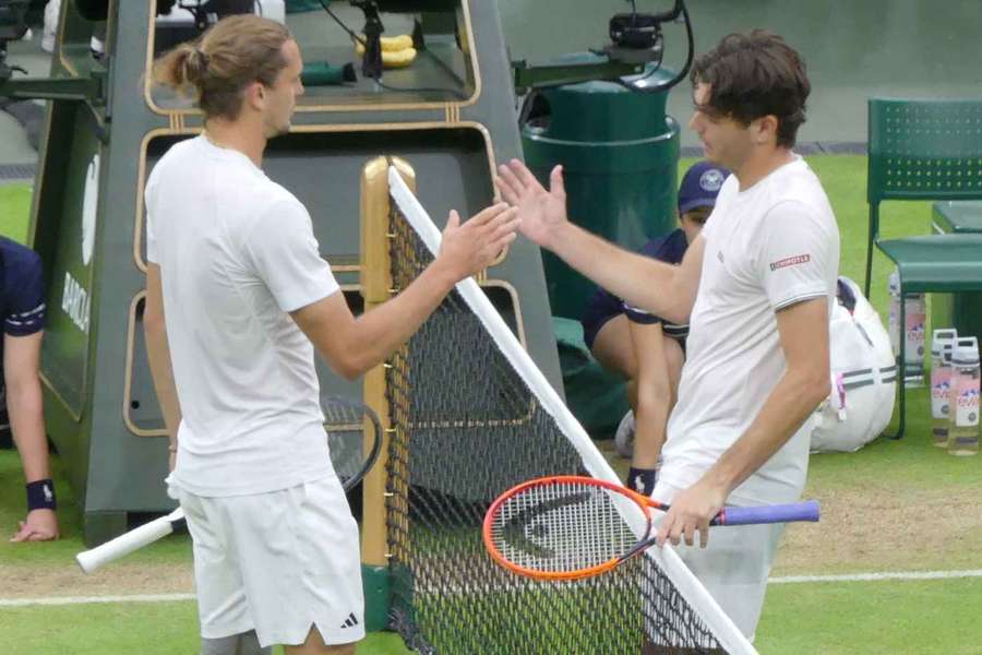 Zverev (l.) musste sich Fritz im Viertelfinale von Wimbledon geschlagen geben