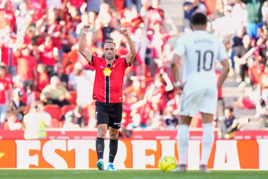 Muriqi celebra un gol