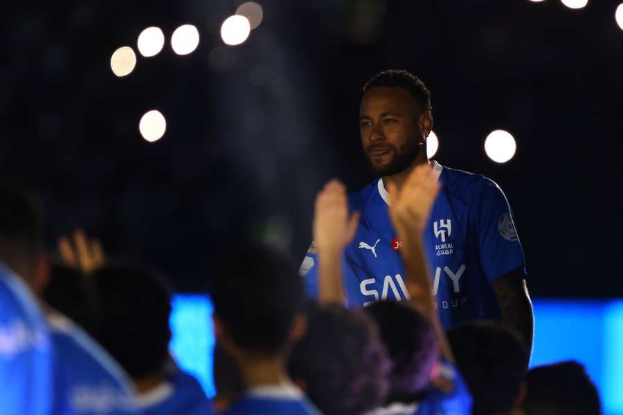 Neymar foi apresentado com grande festa pelo Al-Hilal