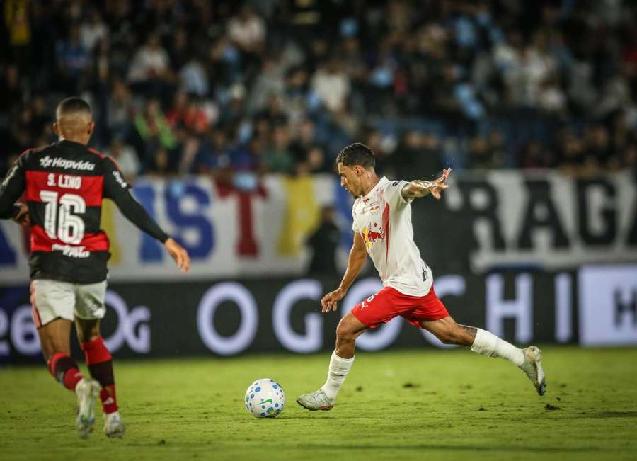 Gabriel marcou graças a um chute de rara felicidade