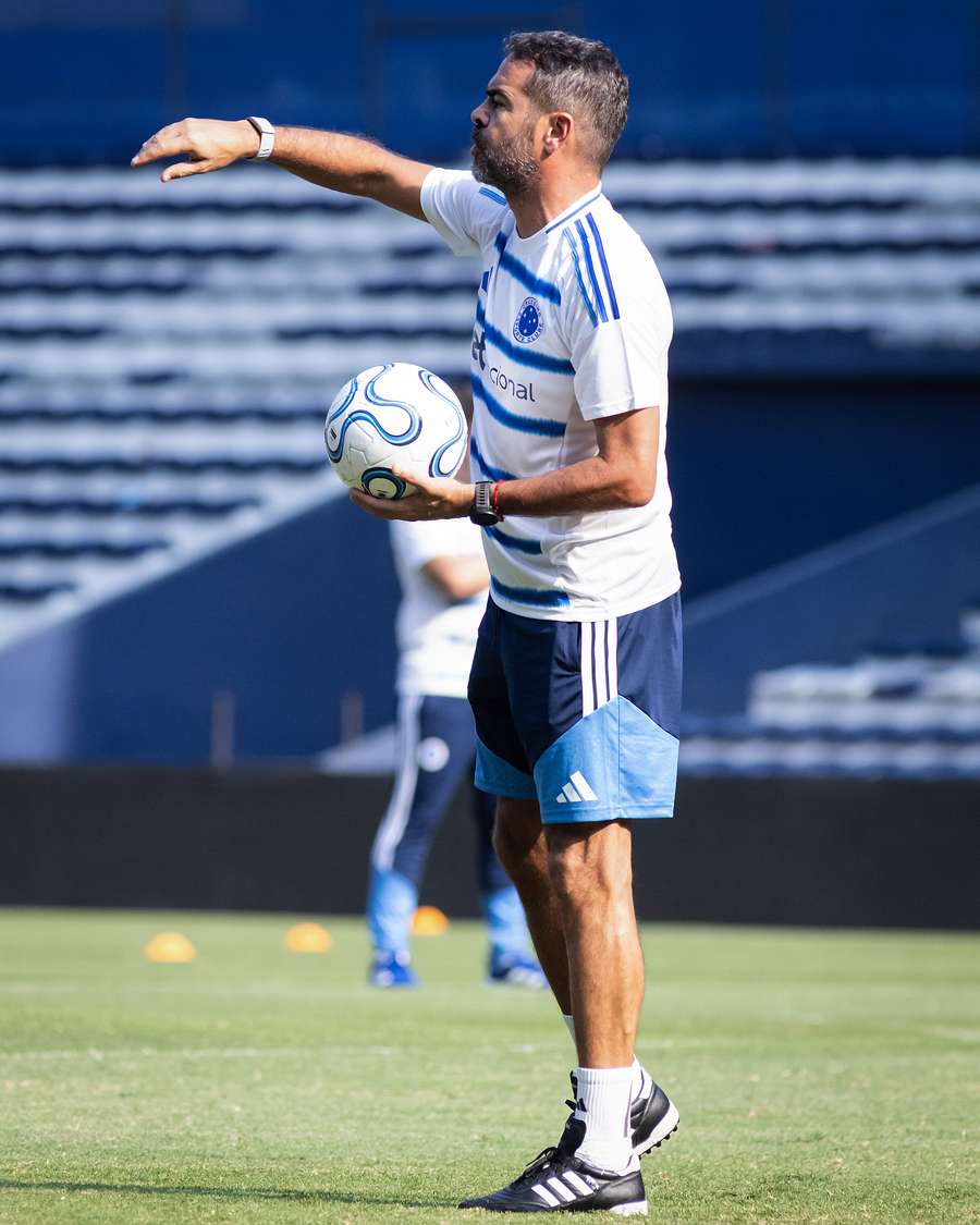Artur Jorge é o 12º técnico campeão da Libertadores a dirigir o Cruzeiro
