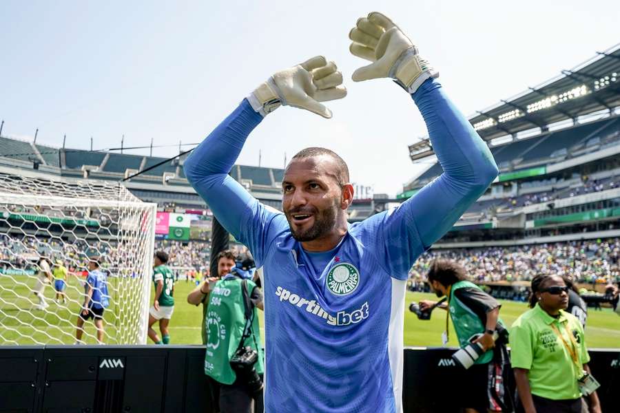 Man Utd to bid for Botafogo goalkeeper amin release clause confusion