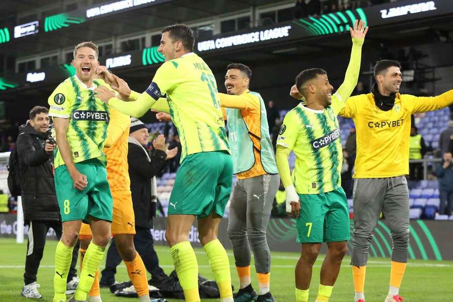 Los jugadores del Larnaca celebran su inesperada victoria ante el Crystal Palace en la Conference League Los jugadores del Larnaca celebran su inesperada victoria ante el Crystal Palace en la Conference League