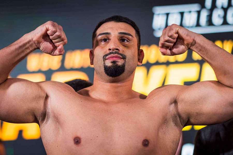 Agit Kabayel beim Wiegen.