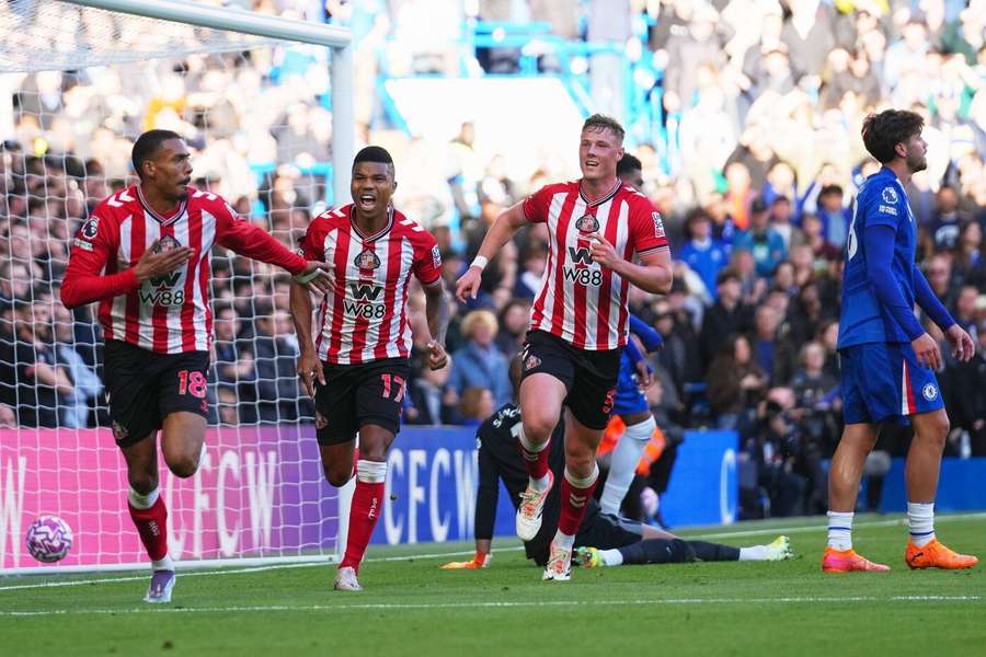 Sunderland skolil Chelsea a nachází se v nejlepší čtyřce tabulky Premier League. Sunderland skolil Chelsea a nachází se v nejlepší čtyřce tabulky Premier League.