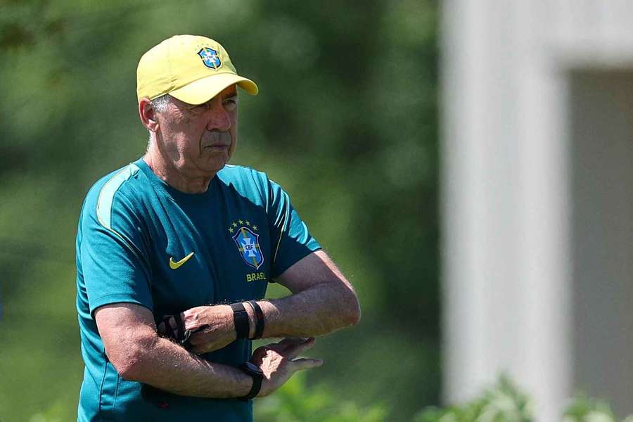 Ancelotti precisa tomar decisão para formar meio de campo do Brasil Ancelotti precisa tomar decisão para formar meio de campo do Brasil