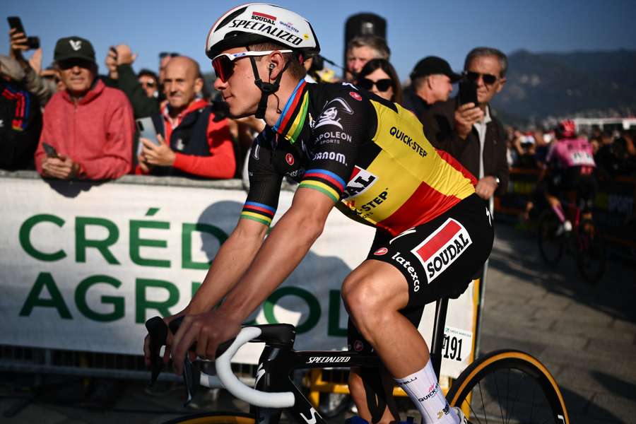 Remco Evenepoel had zaterdag de leiderstrui veroverd met winst in de tijdrit