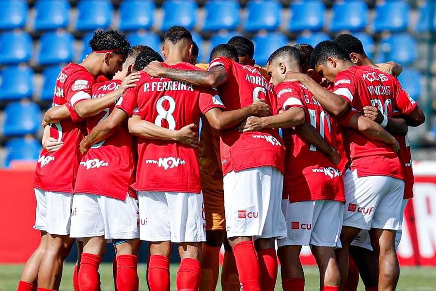 Jogadores do Santa Clara reunidos