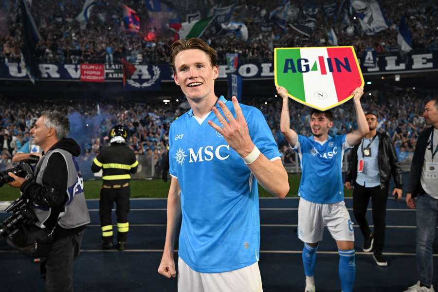 Scott McTominay durante la festa Scudetto del Napoli
