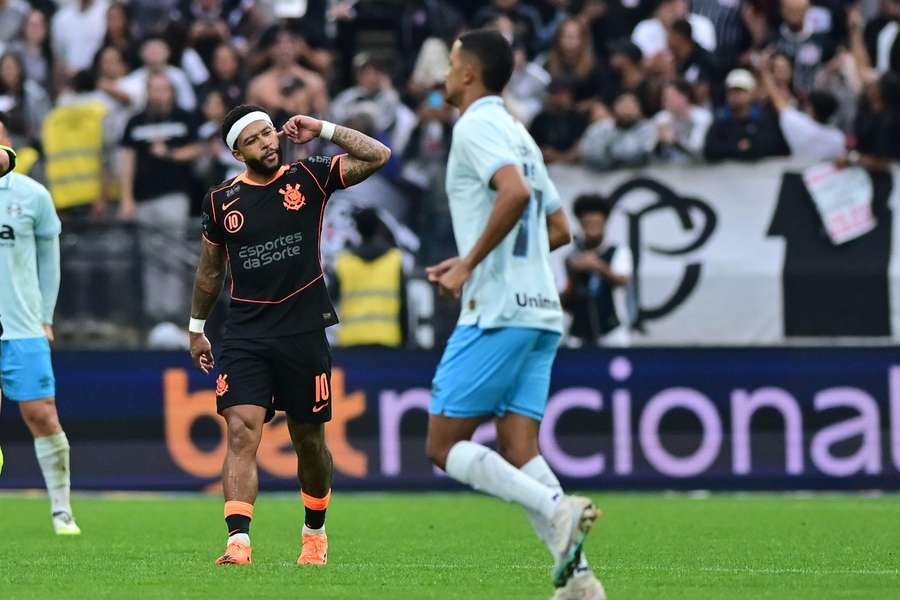 Memphis levou a melhor sobre marcação gremista