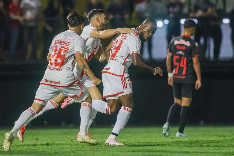 Valencia fez o gol que decretou o empate com o Bragantino, em Bragança