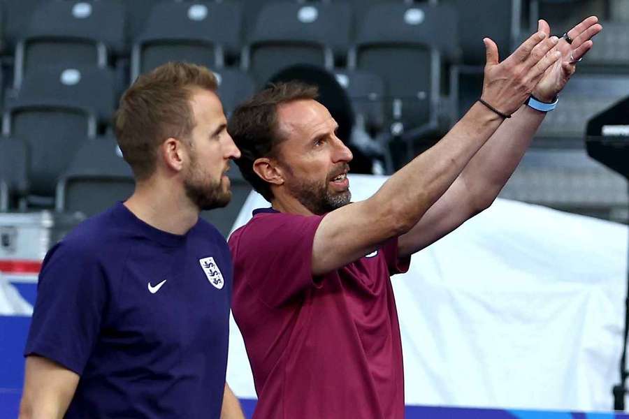 Gareth Southgate și Harry Kane