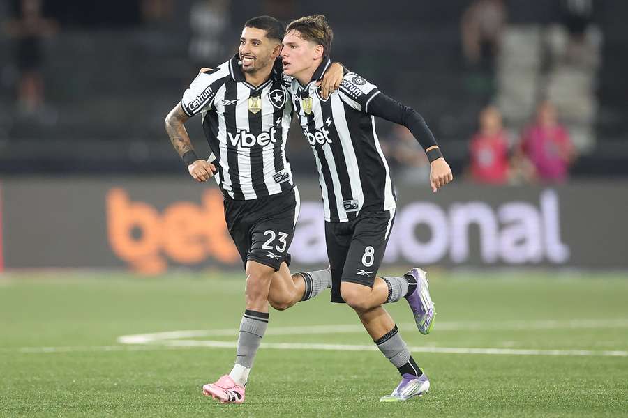 Santi e Montoro foram os protagonistas do gol botafoguense Santi e Montoro foram os protagonistas do gol botafoguense