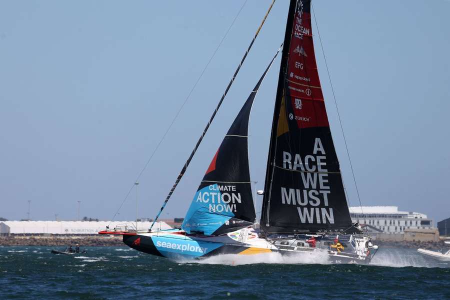 Team Malizia, met zeilster Rosalin Kuiper, wint derde etappe Ocean Race