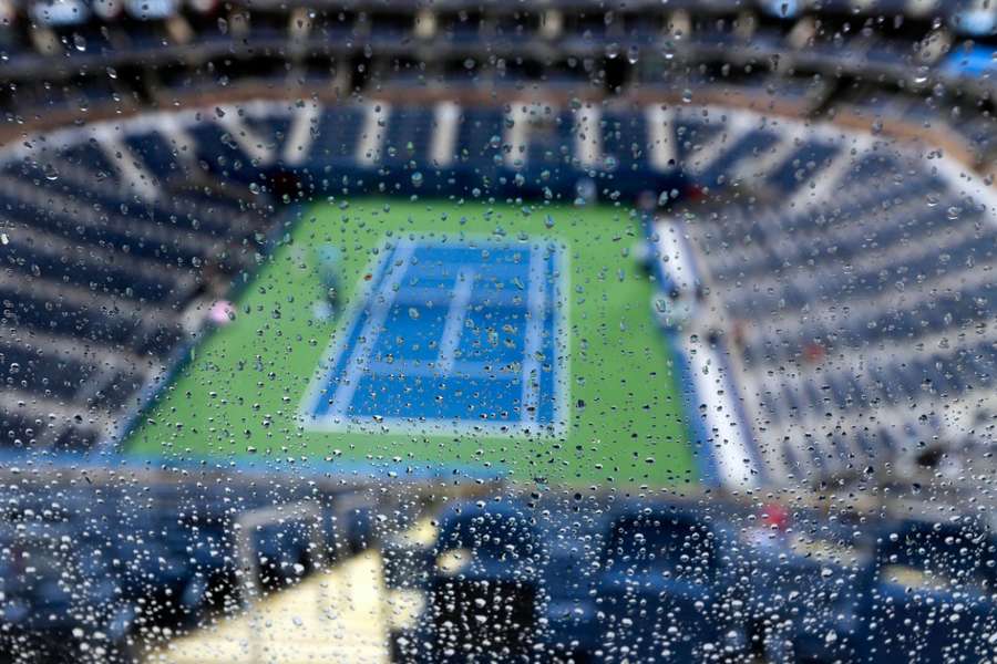 Program US Open výrazne ovplyvňuje počasie.