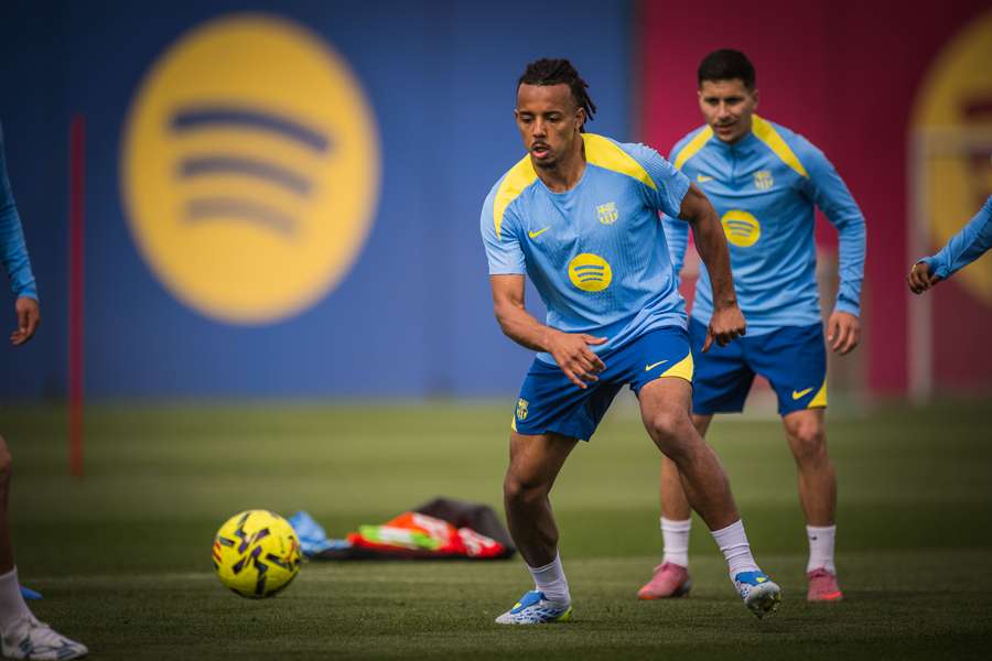 Koundé, novedad para el partido ante el Atlético de la jornada 30 de LaLiga