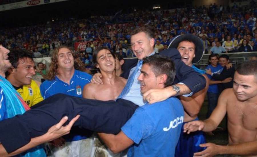 Antonio Rivas, tras ascender al Oviedo a Segunda B Antonio Rivas, tras ascender al Oviedo a Segunda B