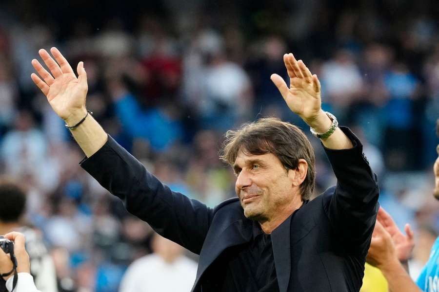Antonio Conte fait ses possibles adieux à Naples sur une victoire Antonio Conte fait ses possibles adieux à Naples sur une victoire