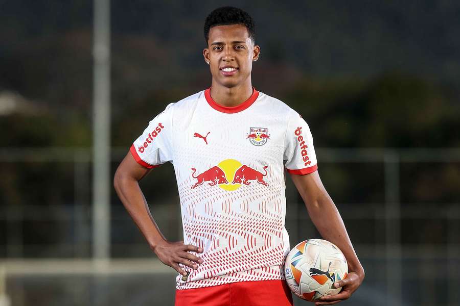 Bragantino anuncia Vanderlan, lateral do Palmeiras