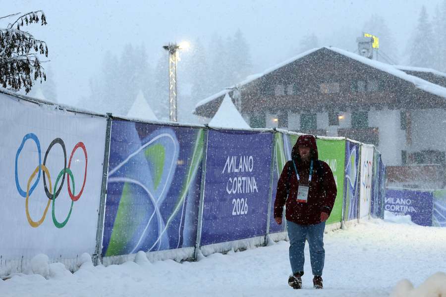 Husté sněžení nepustilo sjezdařky na trať.