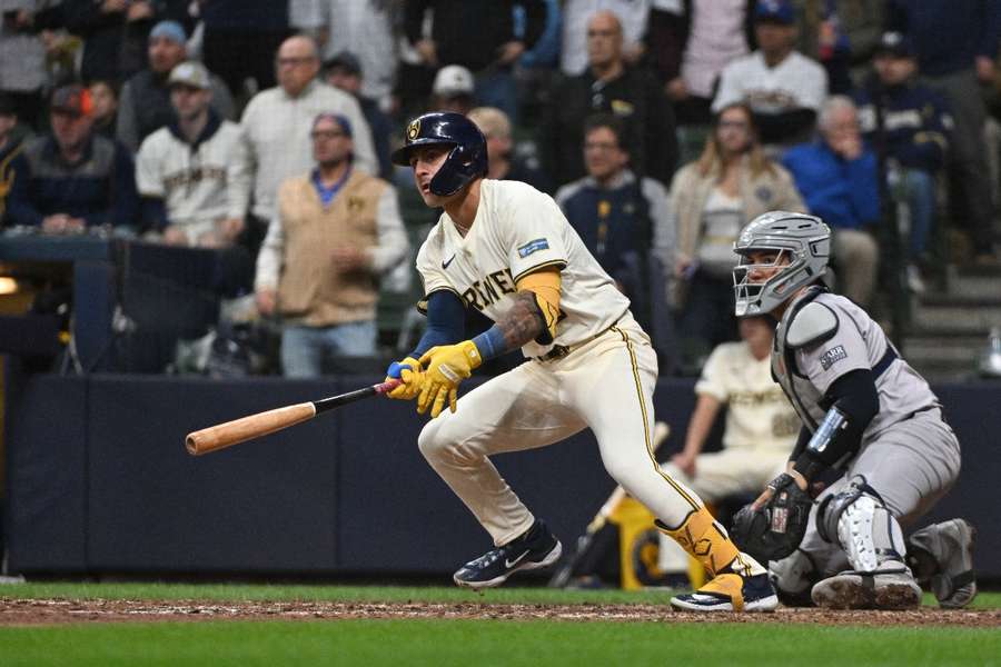 Milwaukee Brewers third base Joey Ortiz drives in the winning run against the New York Yankees in the eleventh inning