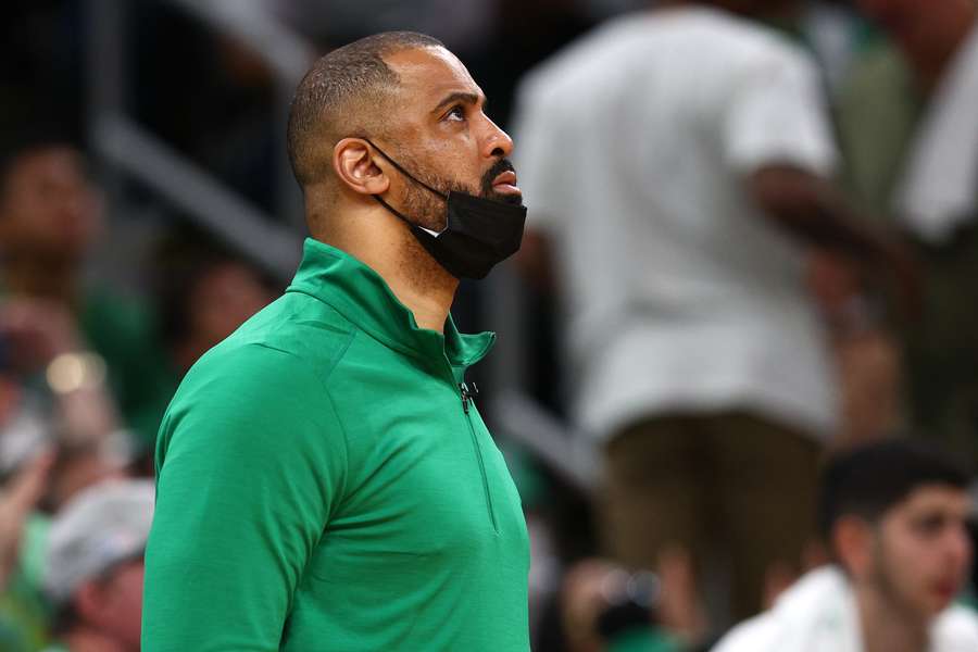 Ime Udoka, l'entraîneur des Celtics, banni de la NBA pour la saison