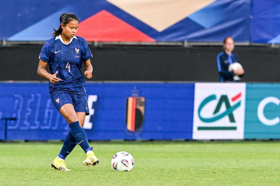 Sombath remplace Mbock en défense, Katoto titulaire, le XI des Bleues face à l'Angleterre