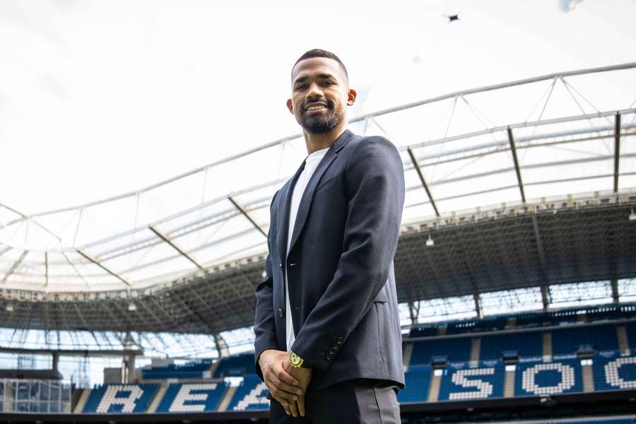 Yangel Herrera ya es jugador de la Real Sociedad Yangel Herrera ya es jugador de la Real Sociedad