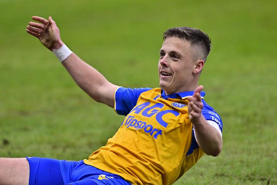 Bílek skvělým přímákem potrestal Fleišmanův červený faul a smál se: Trénoval jsem to za covidu