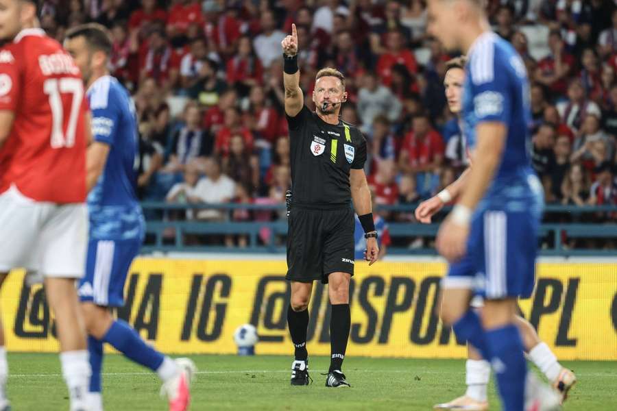 PZPN potwierdza. Raczkowski i VAR popełnili błąd w meczu Wisła Kraków – Wisła Płock PZPN potwierdza. Raczkowski i VAR popełnili błąd w meczu Wisła Kraków – Wisła Płock