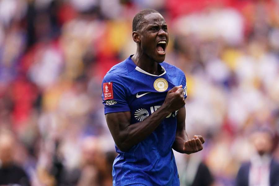 Trevoh Chalobah con la maglia del Chelsea Trevoh Chalobah con la maglia del Chelsea