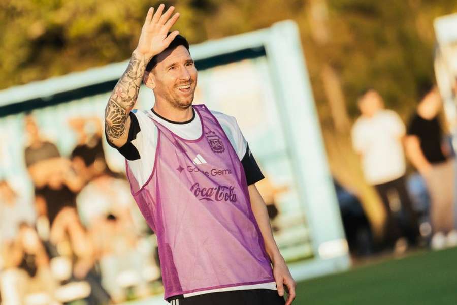 Messi treina para os amistosos em Buenos Aires