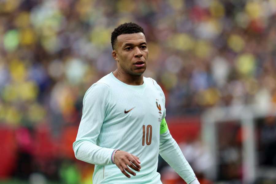 Mbappé, atacante da França, marcou um belo gol contra o Brasil Mbappé, atacante da França, marcou um belo gol contra o Brasil