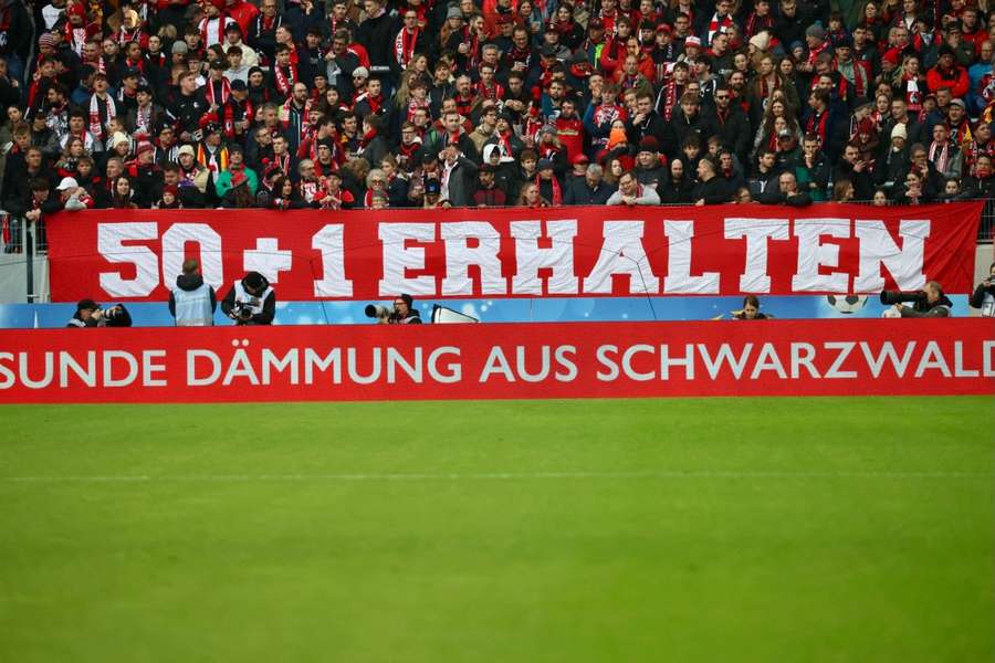 Die Fußball-Fans in Deutschland kämpfen für den Erhalt der 50+1-Regel.