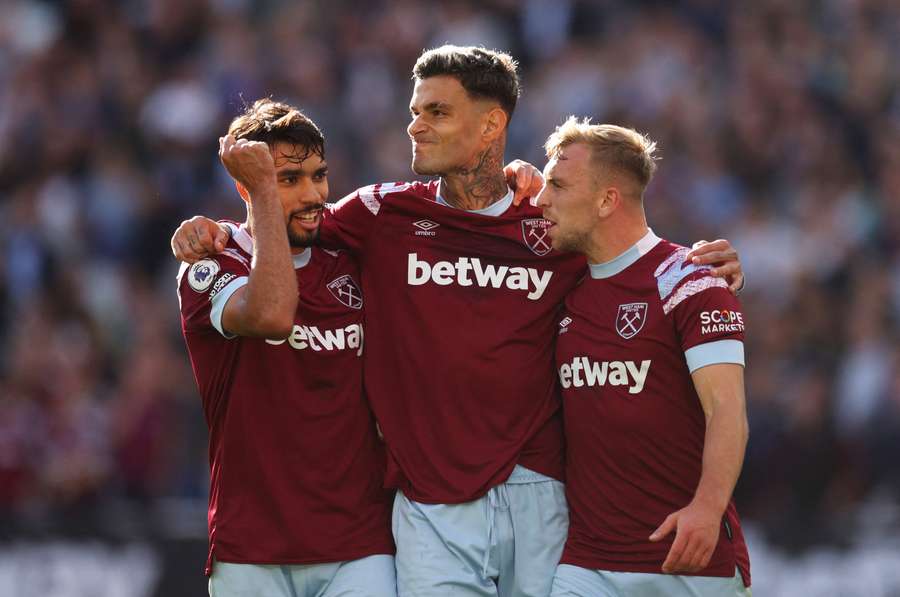 West Ham porazil Fulham, Arsenal vyzrál na Liverpool. Ronaldo dal 700. gól