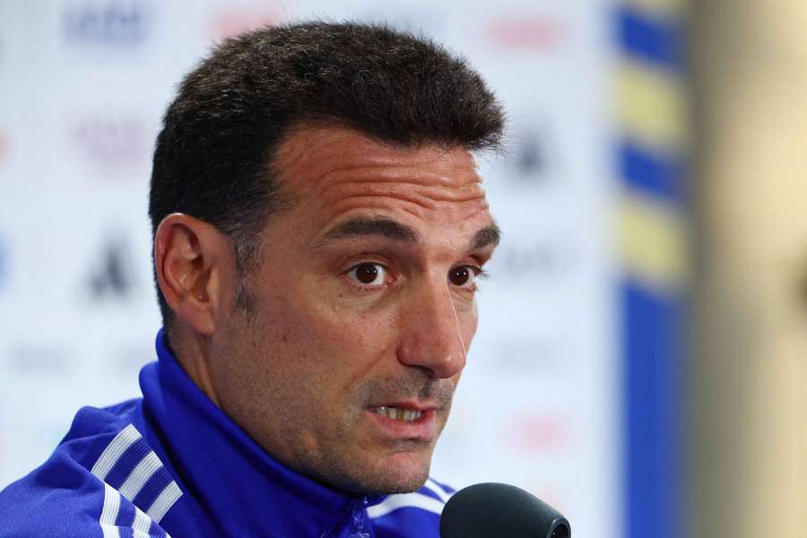 Scaloni face à la presse vendredi.
