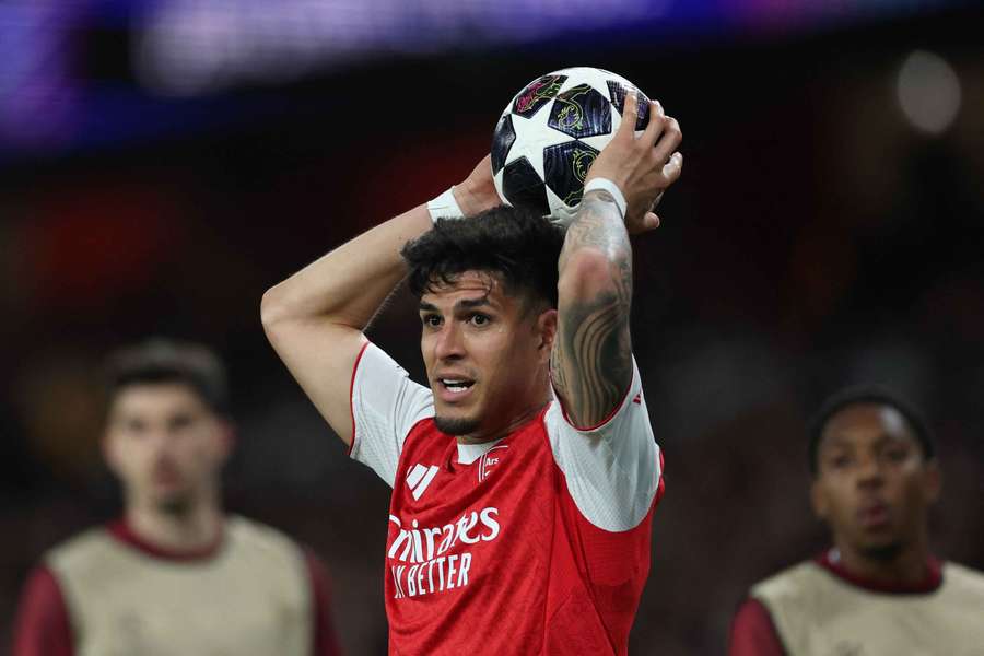 Hincapié em ação pelo Arsenal