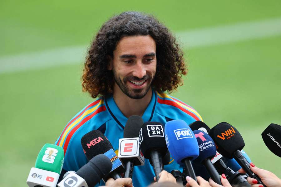 Cucurella, ante los medios en la previa del España-Austria
