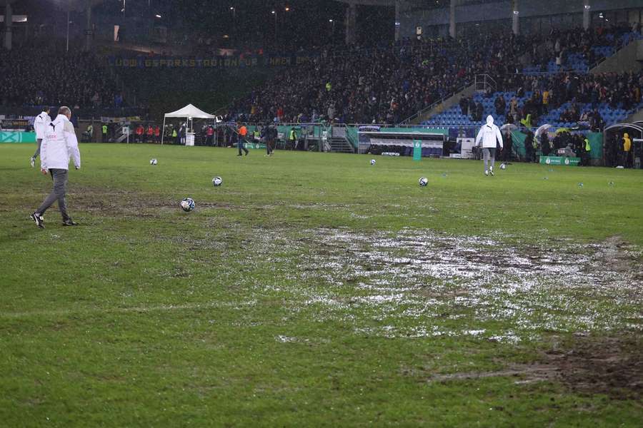 Regen und das Saarbrücker Ludwigparkstadion - das passt einfach nicht zusammen.