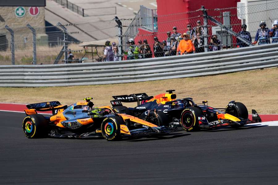 De strijd tussen Lando Norris en Max Verstappen