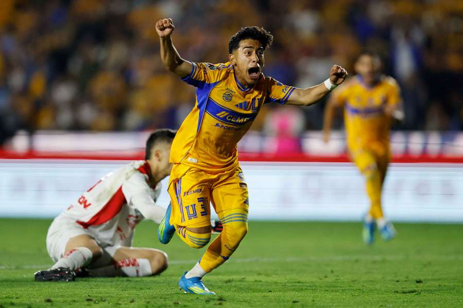 Gran victoria de Tigres ante Chivas