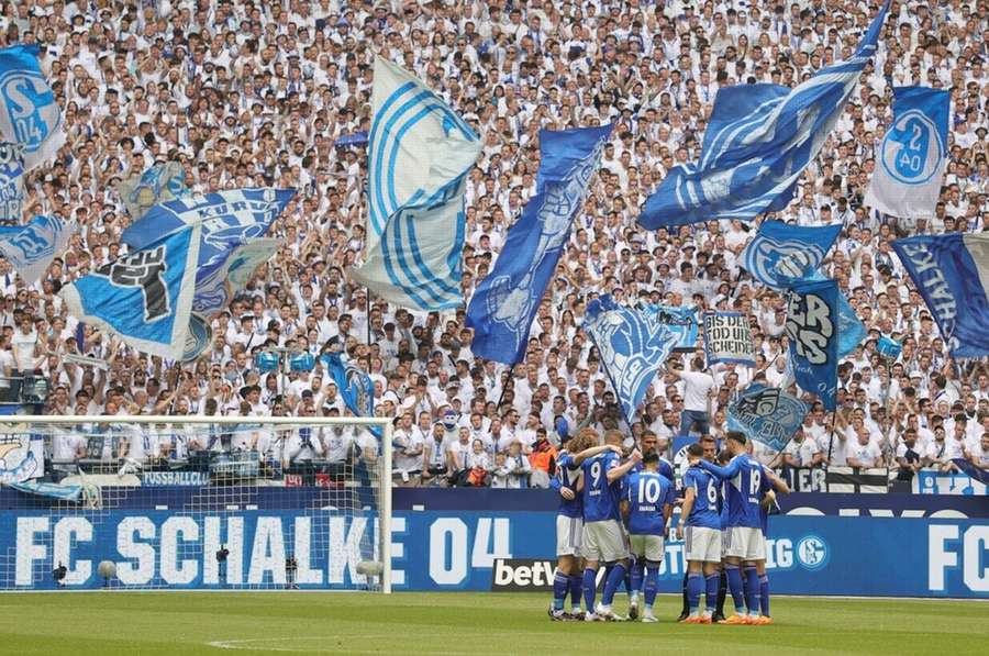 Die Fans in Gelsenkirchen waren bestens gelaunt – obwohl keine drei Punkte gelangen