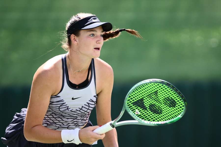 Sarah Melany Fajmonová se popere o postup do semifinále na podniku ITF v turecké Antalyi.